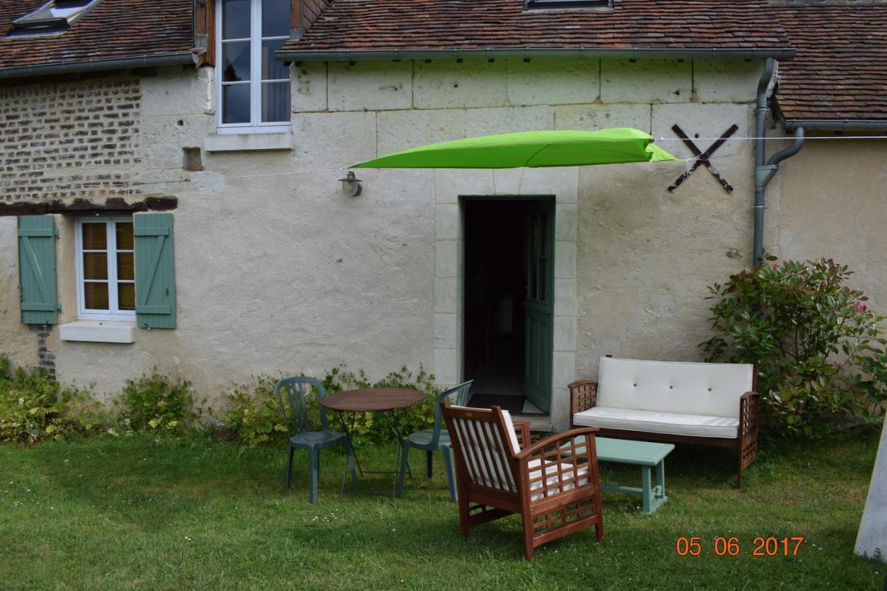 Bed and Breakfast Au Calme Houssay  Экстерьер фото