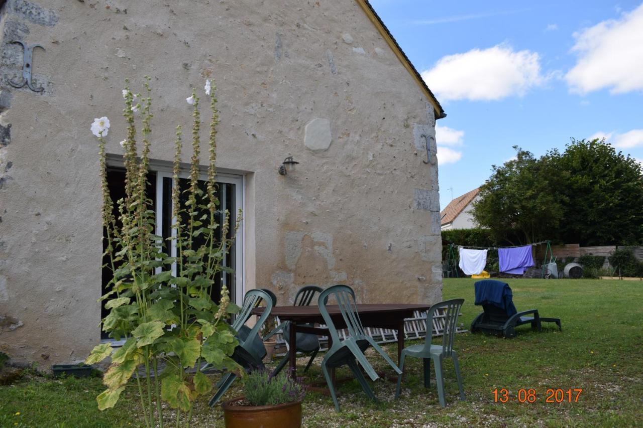 Bed and Breakfast Au Calme Houssay  Экстерьер фото